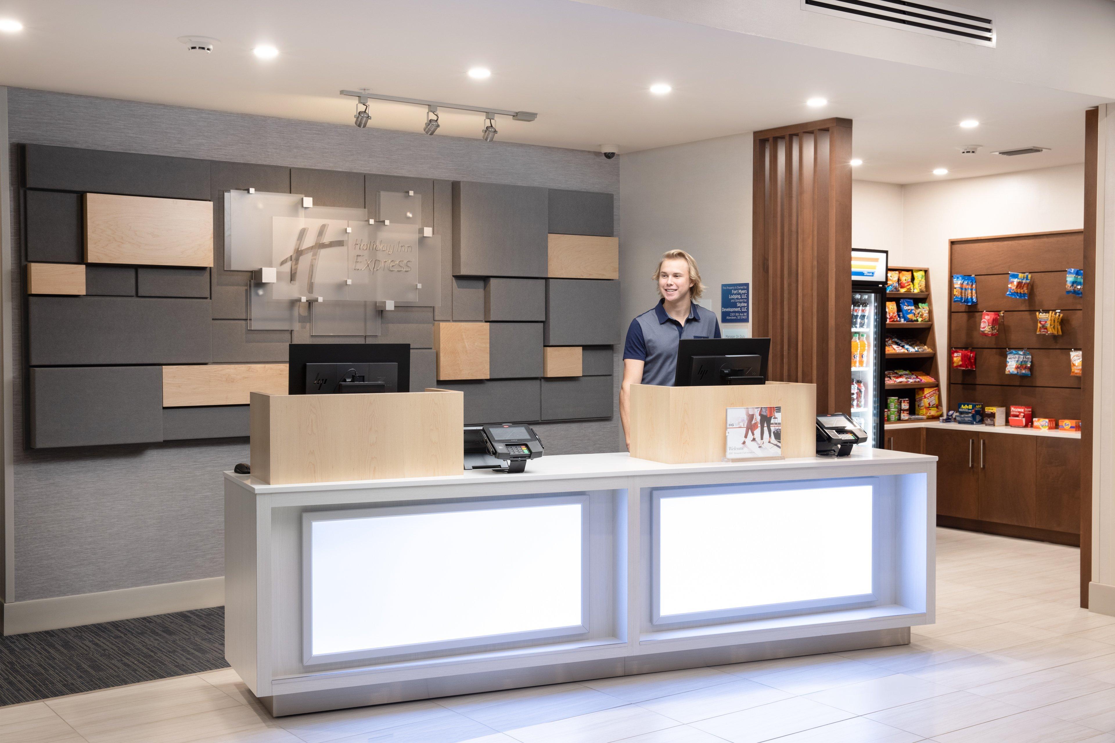 迈尔斯堡海滩-萨尼贝尔盖特威智选假日套房酒店 外观 照片